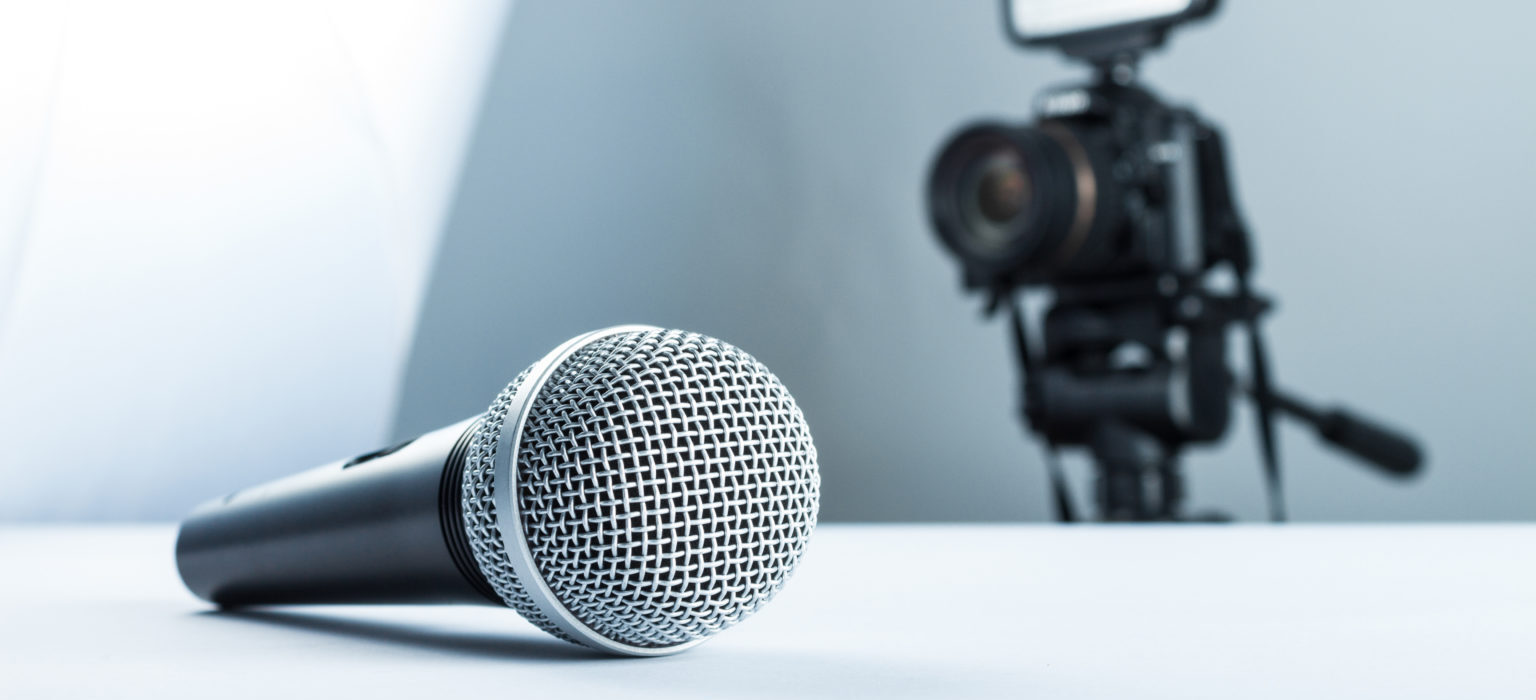 Footer-Mikrofon-1536x1024